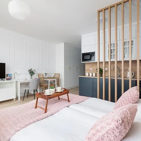 Pink & Blue Cozy Studio In By Renters