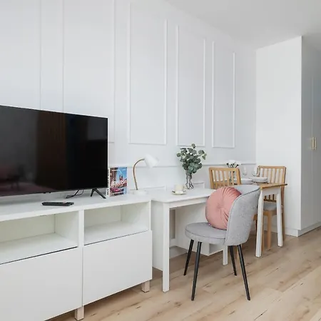 Pink & Blue Cozy Studio In By Renters